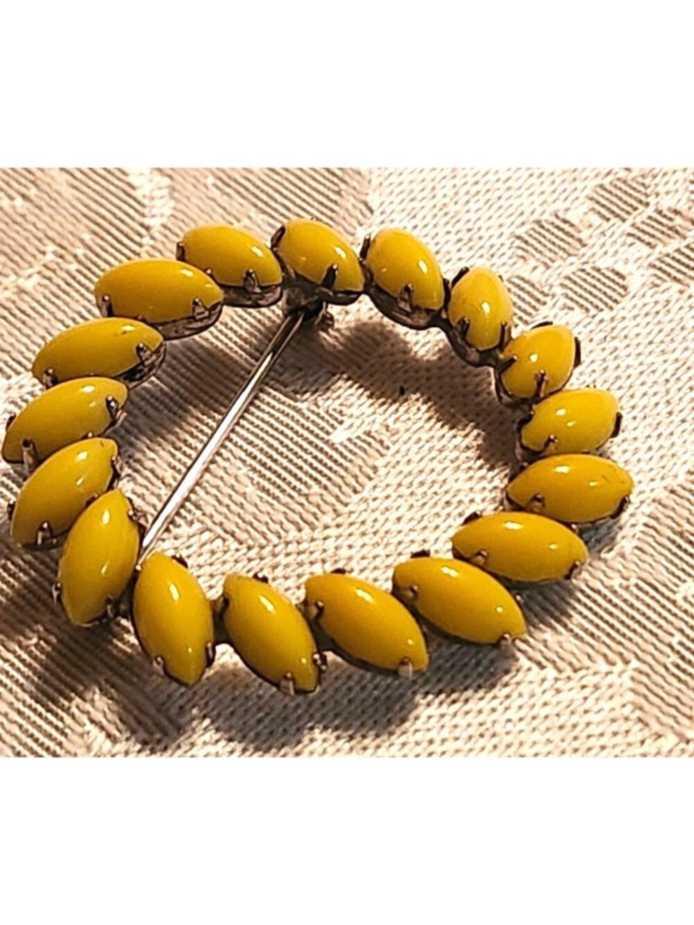 Vintage Sunny Yellow Navette Acrylic Brooch  Prong-Set Stones Silver Tone Metal - Picture 5 of 5